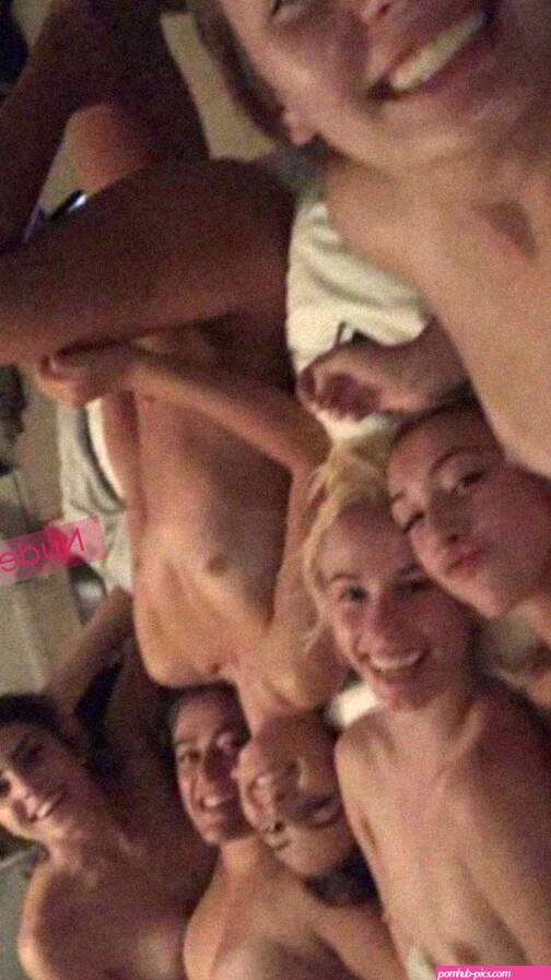 Group Nudes 18 Gallery Babes