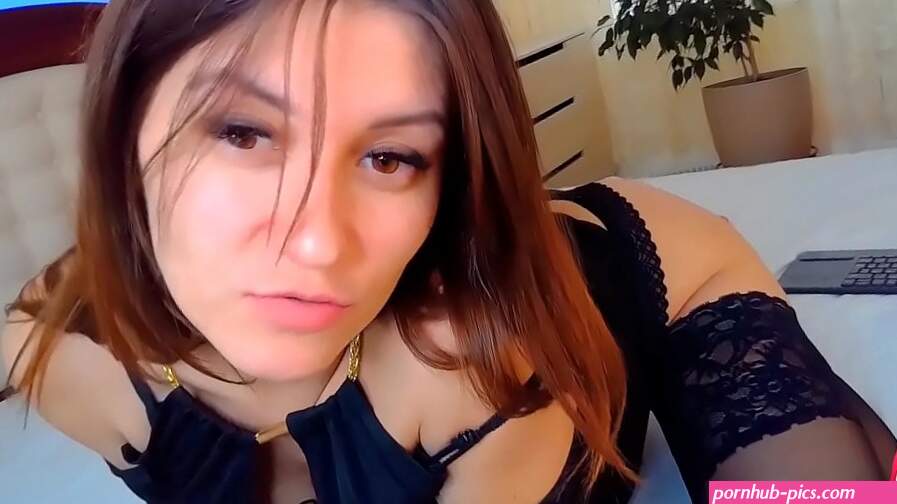 Brunette Suck Didlo