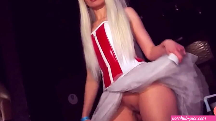 Jeny Smith at cosplay event