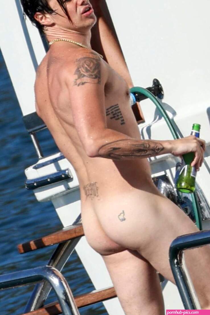 Yungblud Wears Only a Smile for Nude Yacht Outing in Sydney