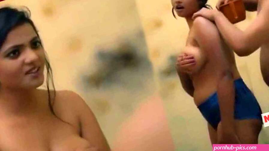 Bharti Jha Full Nude Boobs Show in Bath Room Rare Video