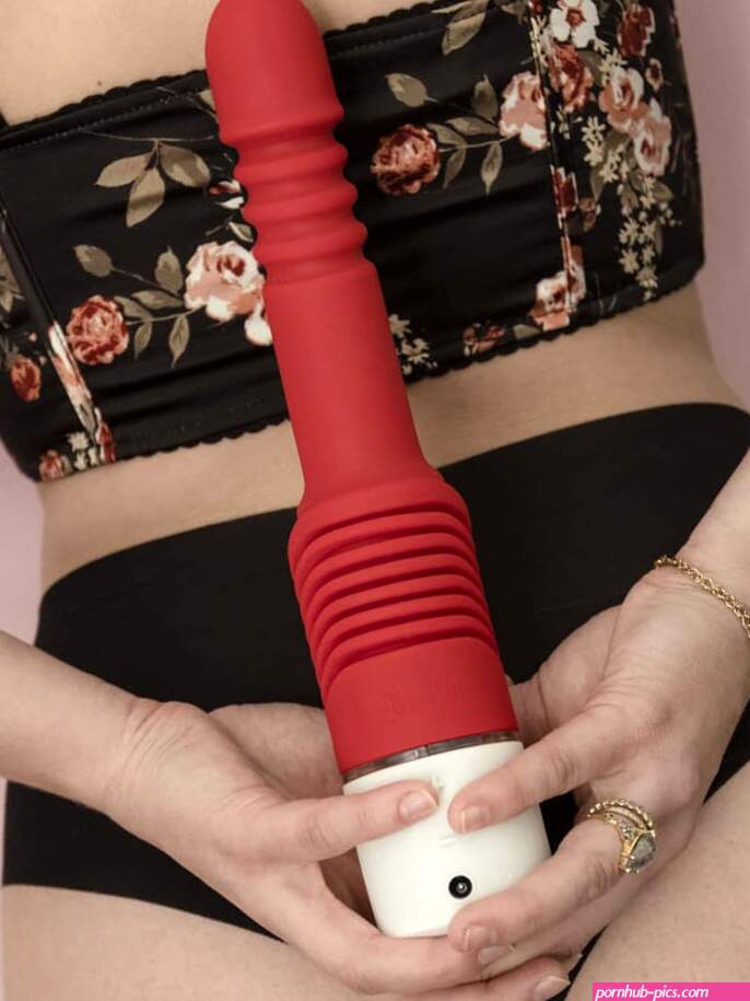 Frankie Velvet Thruster