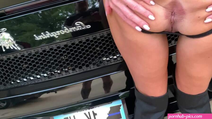 PUBLIC PUSSY ASSHOLE FLASHING