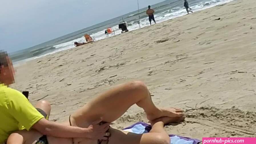 REAL AMATEUR PUBLIC HANDJOB RISKY ON THE BEACH !!! PEOPLE WALKING NEAR... Porn Videos