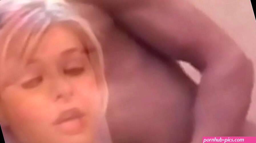 Holly Willoughby facial