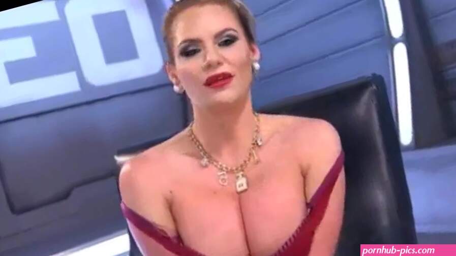 Phoenix Marie vs Fucking Machines