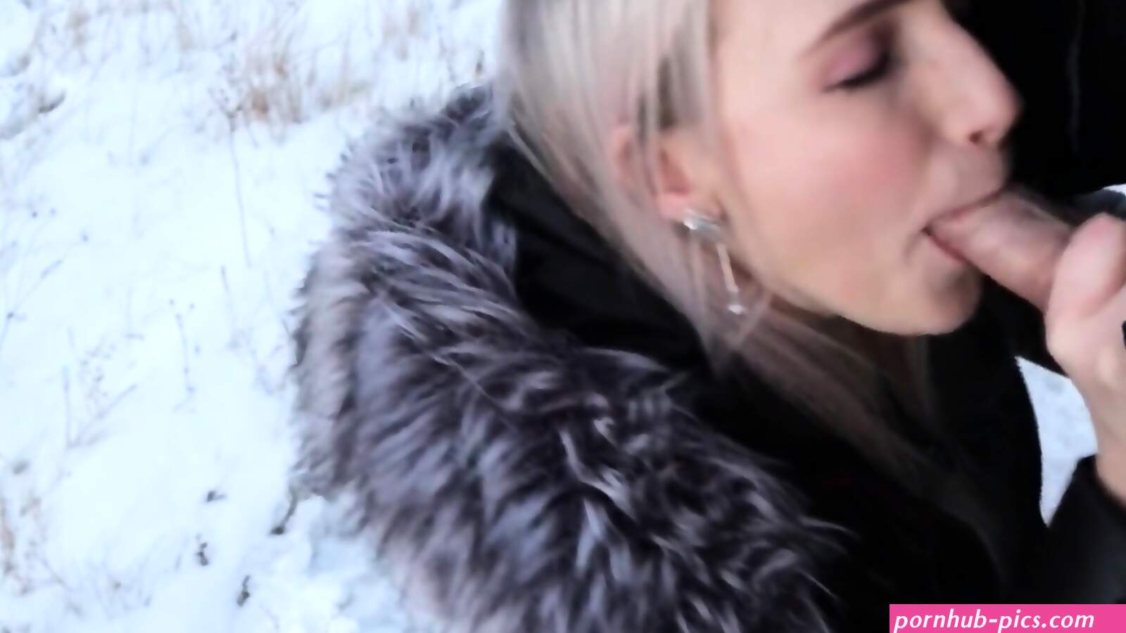 Fellation Dhiver Et Sexe Avec Une Jeune Fille Mignonne Dans Un Manteau De Fourrure
