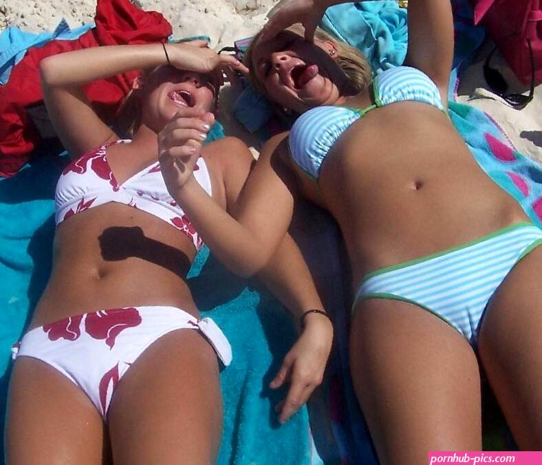 Women showing their sexy Camel Toes Bikinis