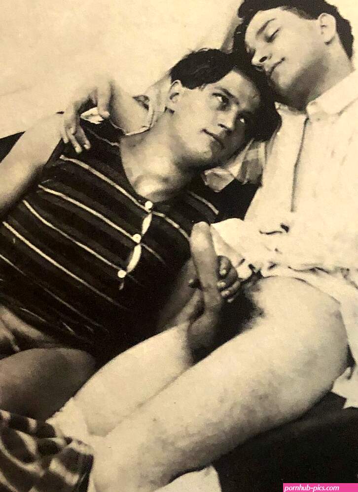 File:Two young men mutually masturbating 1910s.jpg
