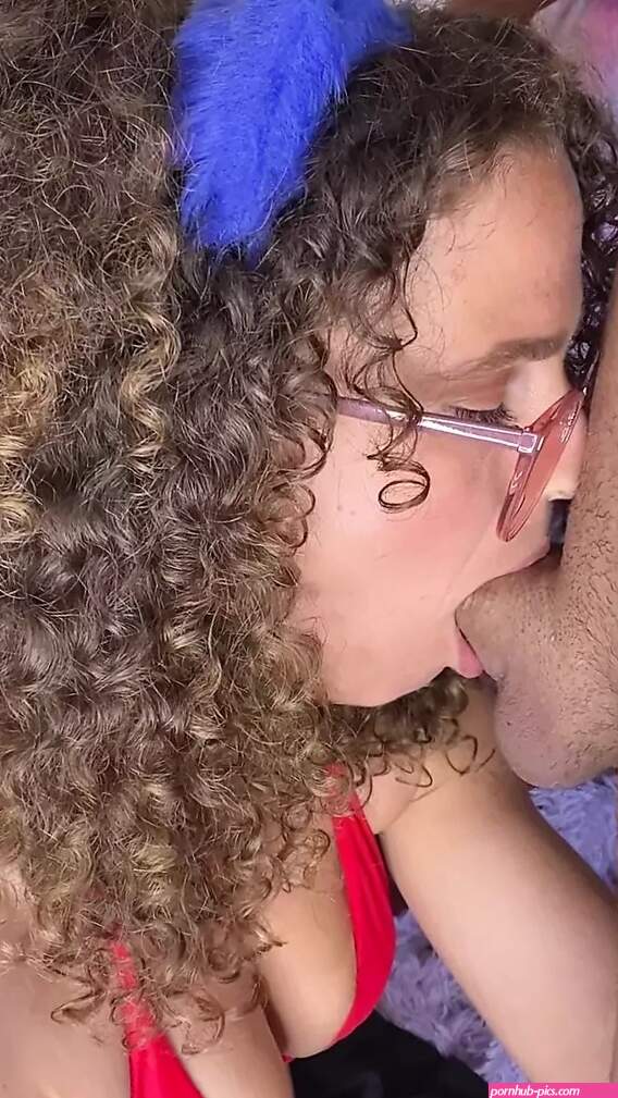 Hot Jewish Girl Rides Her Stepbrother While His Friend Films with Vibewithmommy