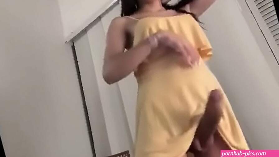 Pretty tranny big dick masturbating