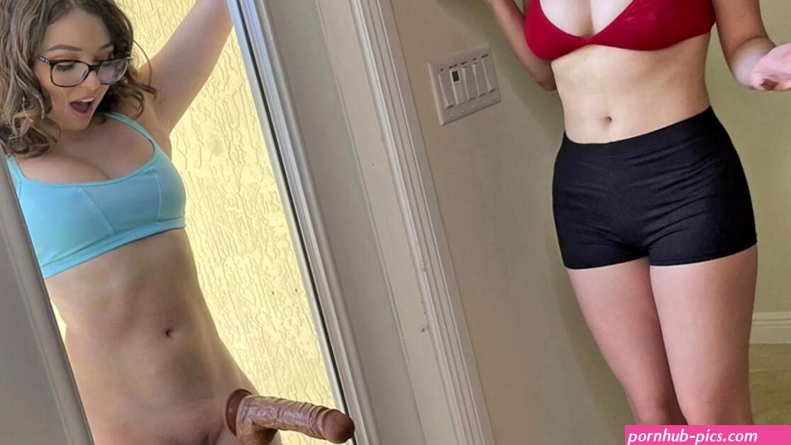 Dos lesbianas jugosas juegan con un consolador grueso
