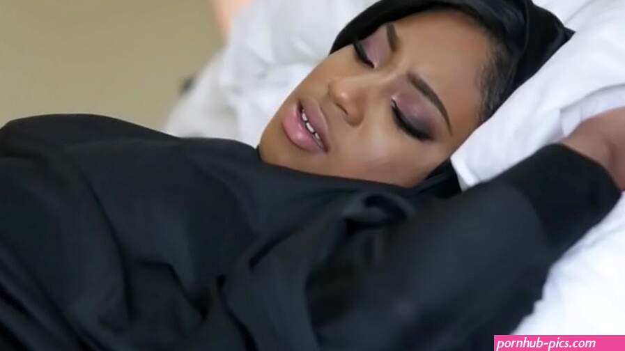 Black teen babe in hijab craves jizz creampie