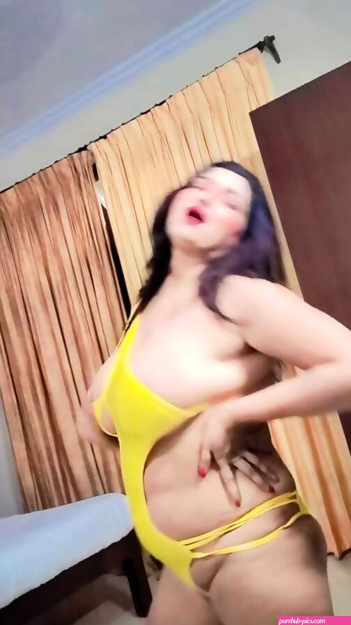 Indian Sexy Milf Soniya Gupta