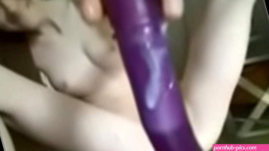 Teen Tart Loves Tasting Her Own Juices