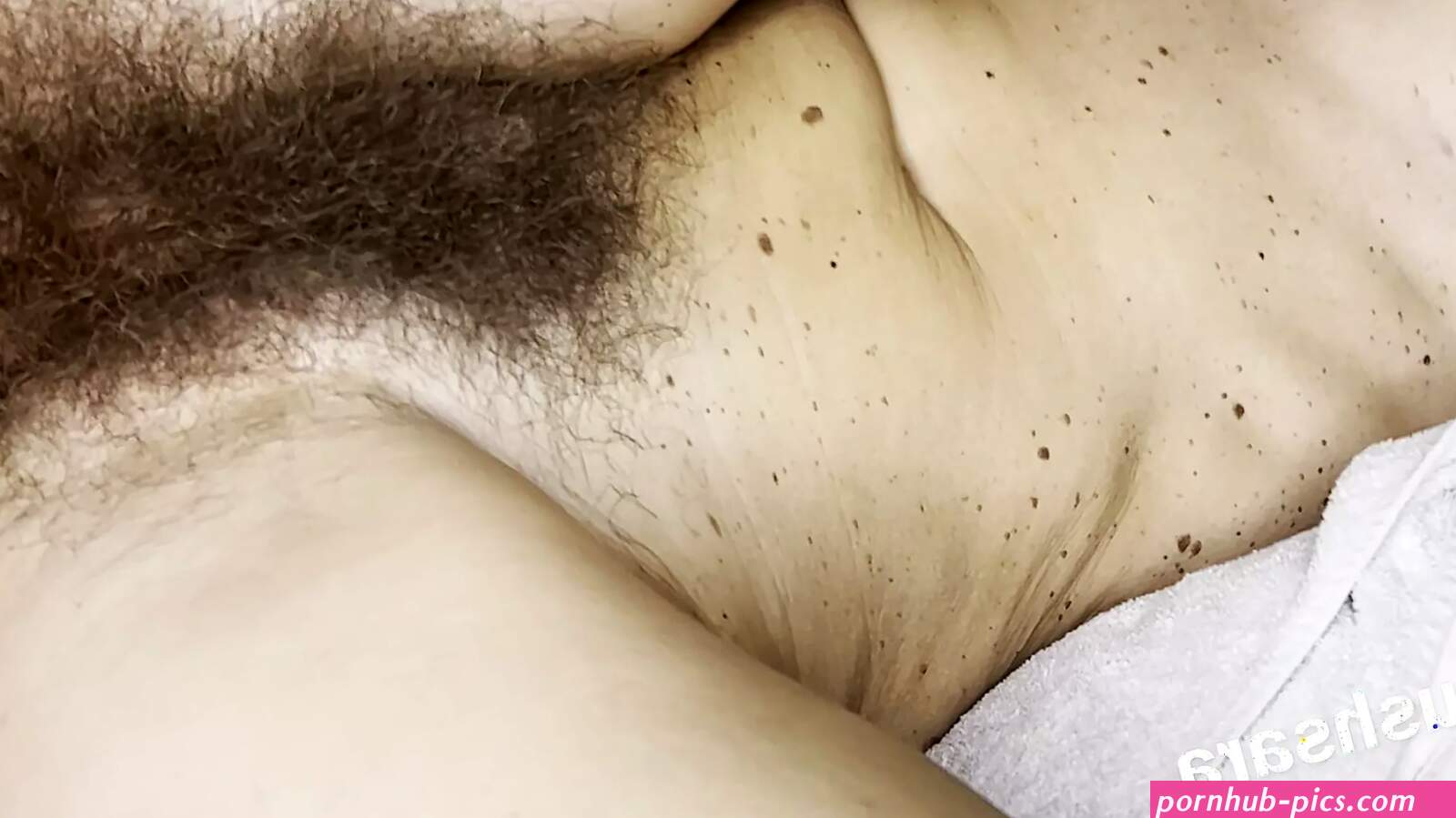 Hairy Amateur MILF Porn Videos
