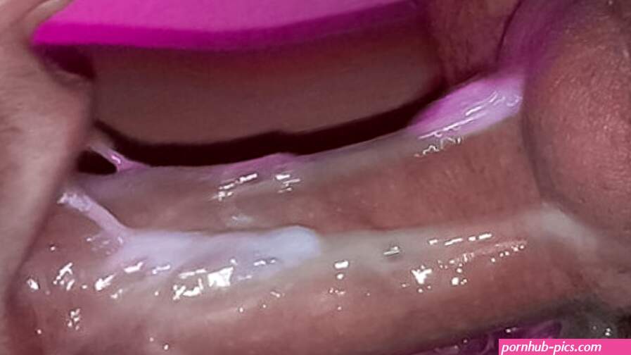 DEEPEST SELF SUCK IN THE WORLD! Real THROATPIE CUM OCEAN