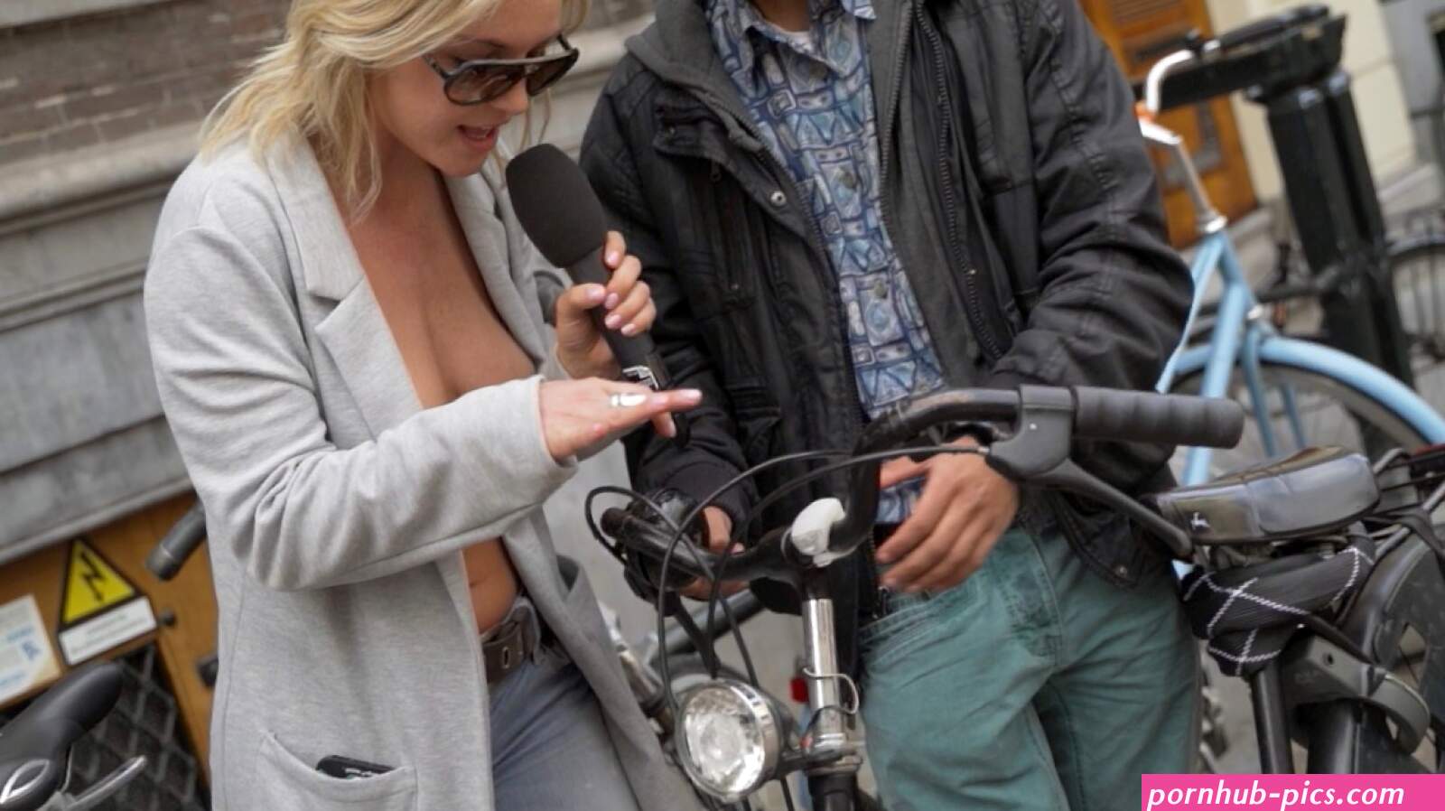 Elise laurenne naked in the streets getting a girl s number w68902