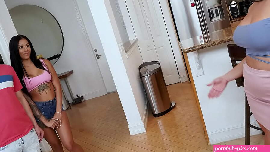 An Unexpected FFM Threesome With Jennifer White Camila Cortez Johnny Love