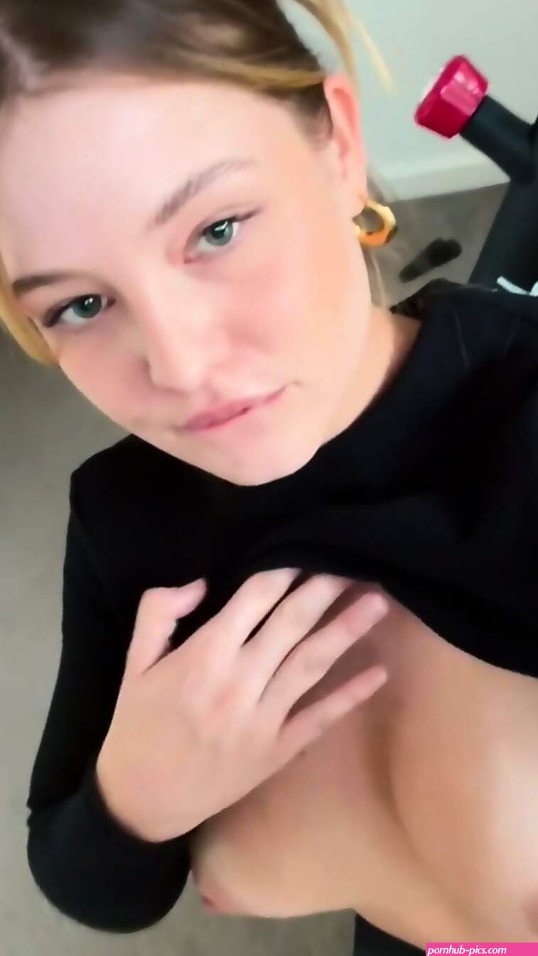 Peachypam Receives A Facial After A Blowjob