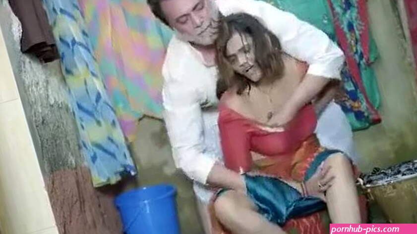 Busty Bahu Seduces Sasur Passionately