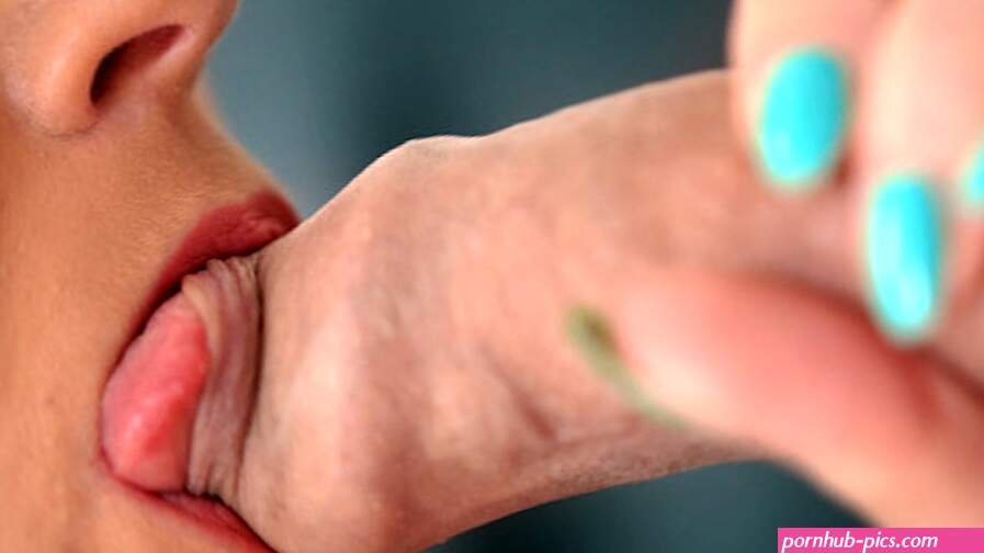 SENSUAL UNCUT BLOWJOB