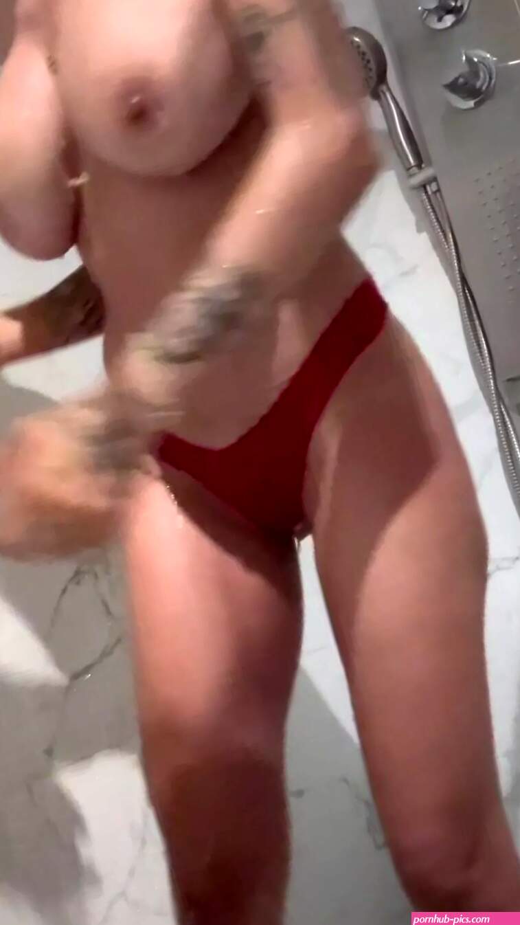 Mia Khalifa Latest Taking A Shower With Nude Boobs Out Leaked Onlyfans