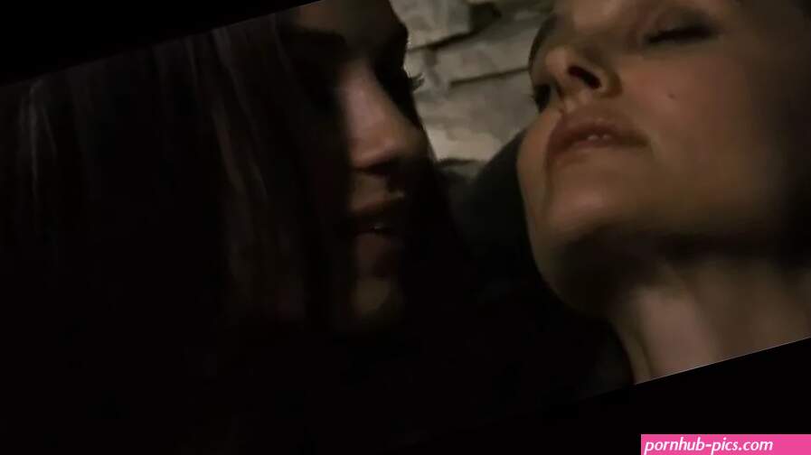 Natalie Portman Mila Kunis in Black Swan by Search Celebrity HD
