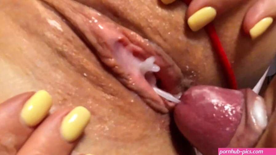 Spread pussy creampie