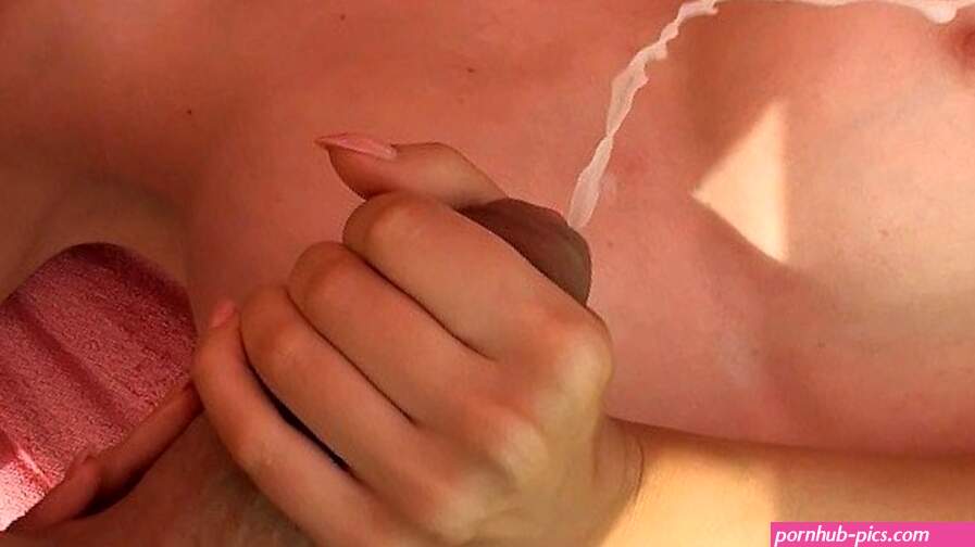 Cumshot on tits on a public beach close to a voyeur