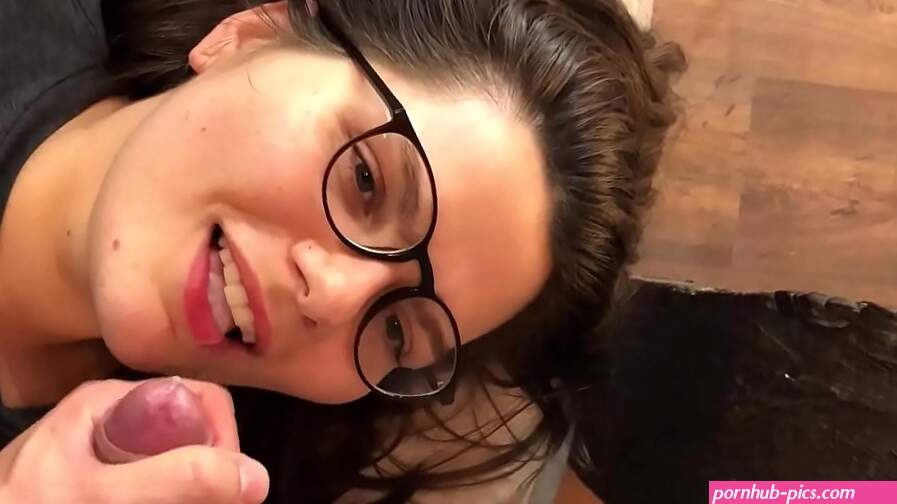 Cumming in her mouth while she is masturbating with her satisfyer