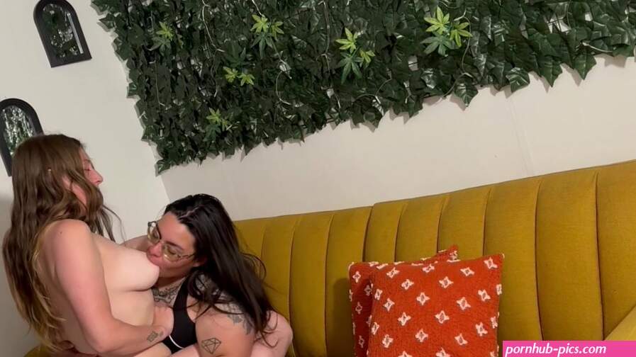 Kept Miss Cumming Back To Back Eating Her Ass And Fingering Her Tight Pussy