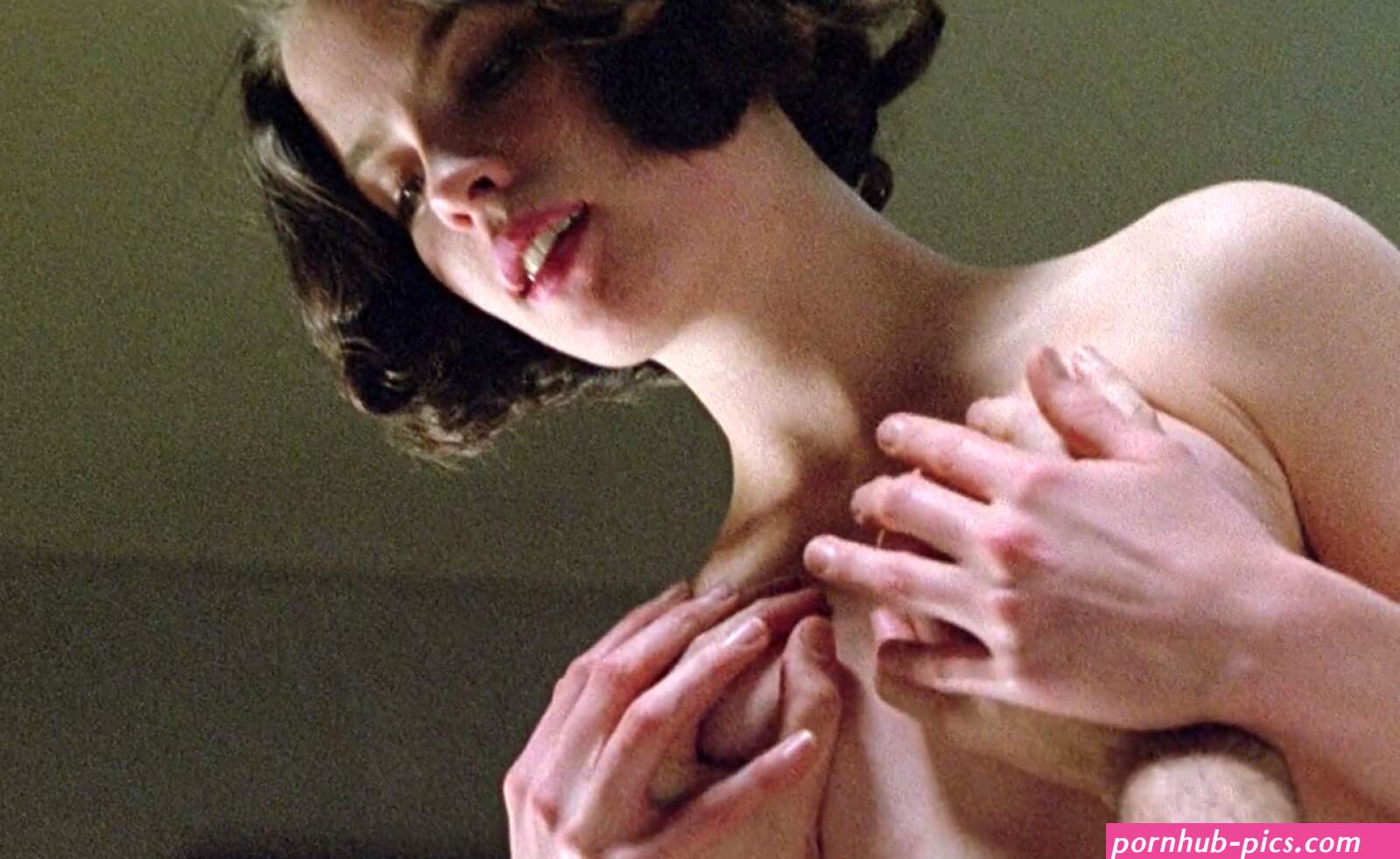 Naked Kate Beckinsale in Haunted ANCENSORED