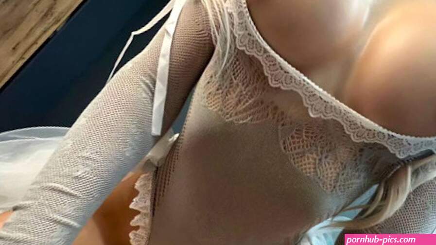 Novia Seductora en Lencera de Boda No Puede Contenerse y lo Monta con Pasin!