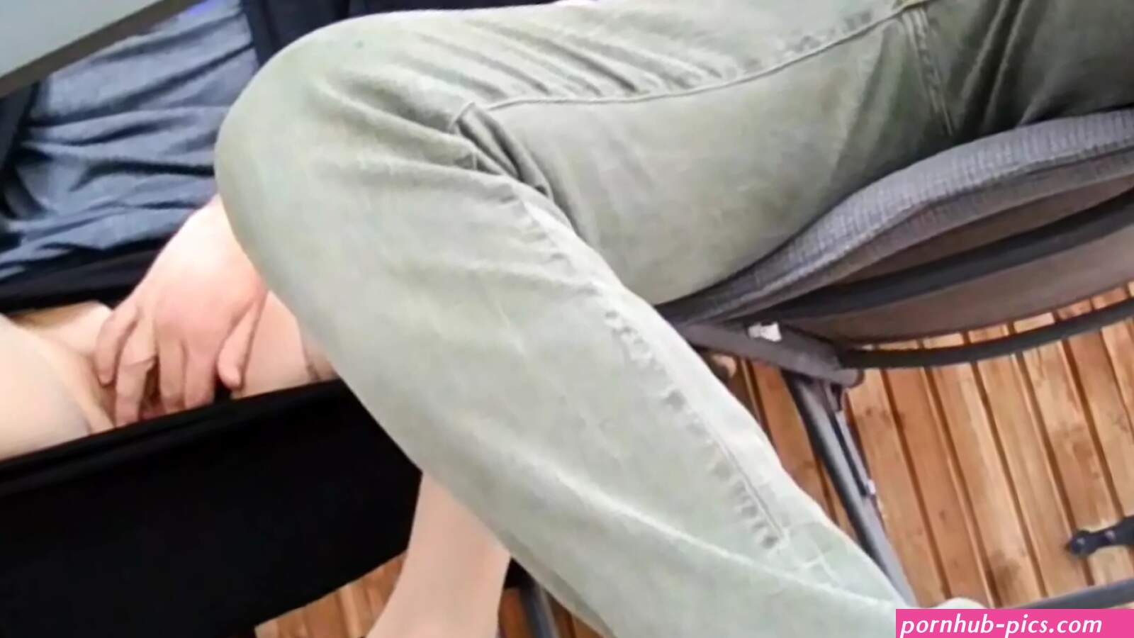 Masturbate under table Porno Videos