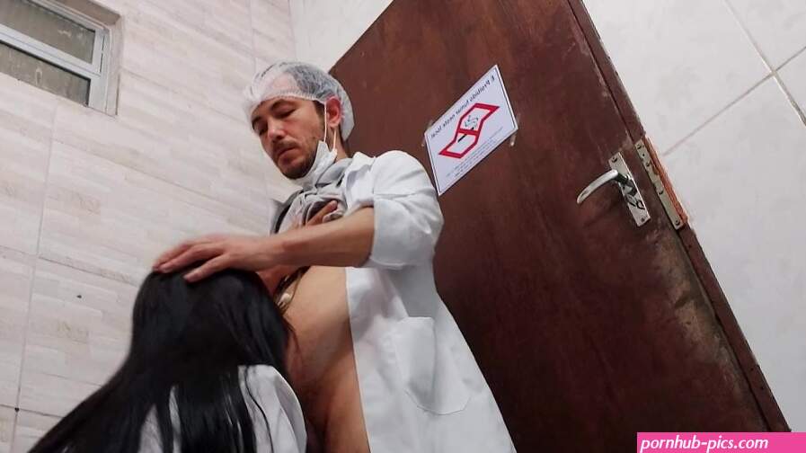Nurse Takes Off Condom While Having Sex with Doctor