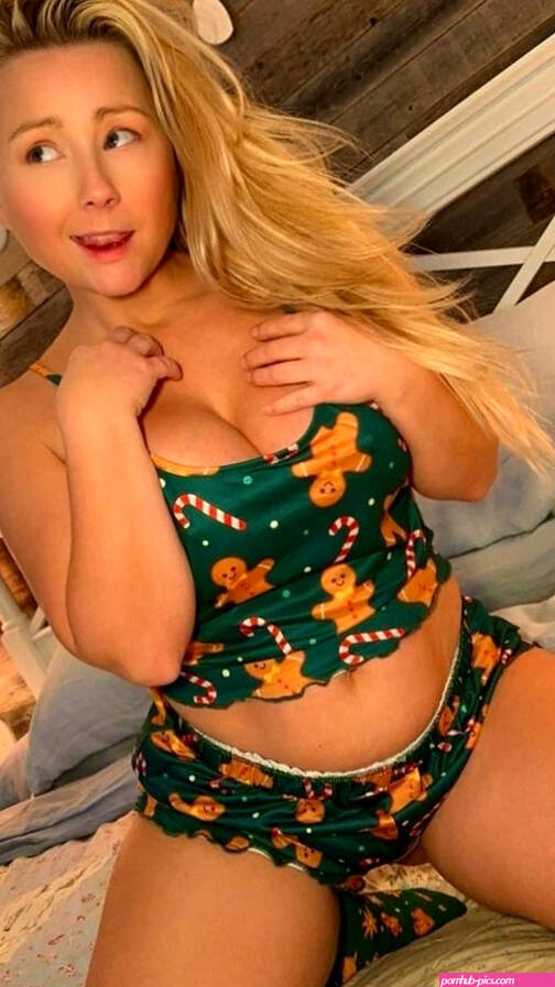 Sexy Pattycake Curvy In Bed
