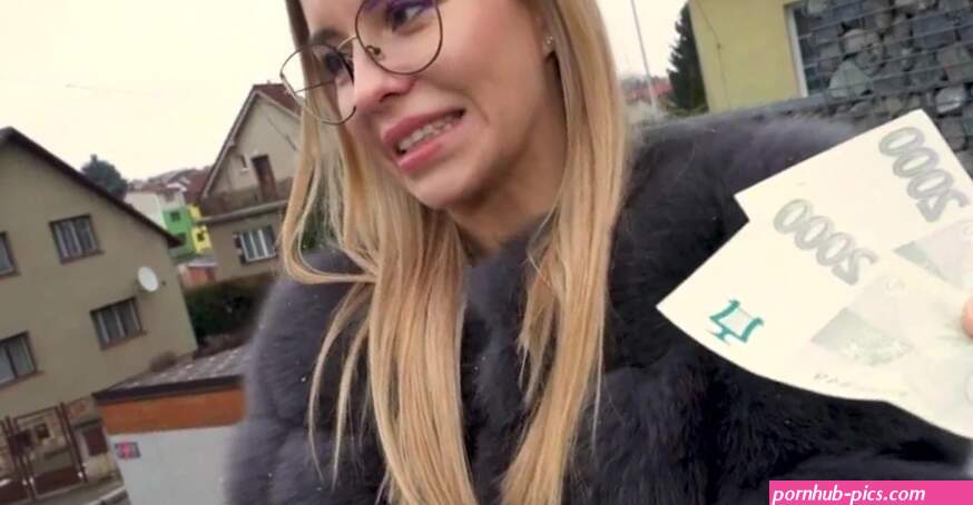 Blowjob inspires boy to drill the babe for cash