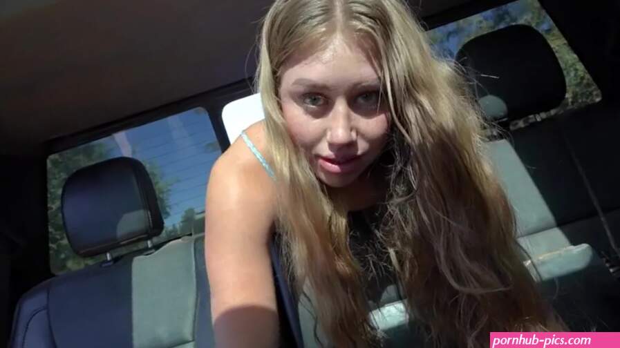 MsLunaRose Gets Stuck and Fucked On The Truck