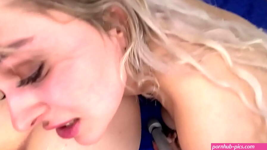 Stepsister lost bet in cards game and paid with anal