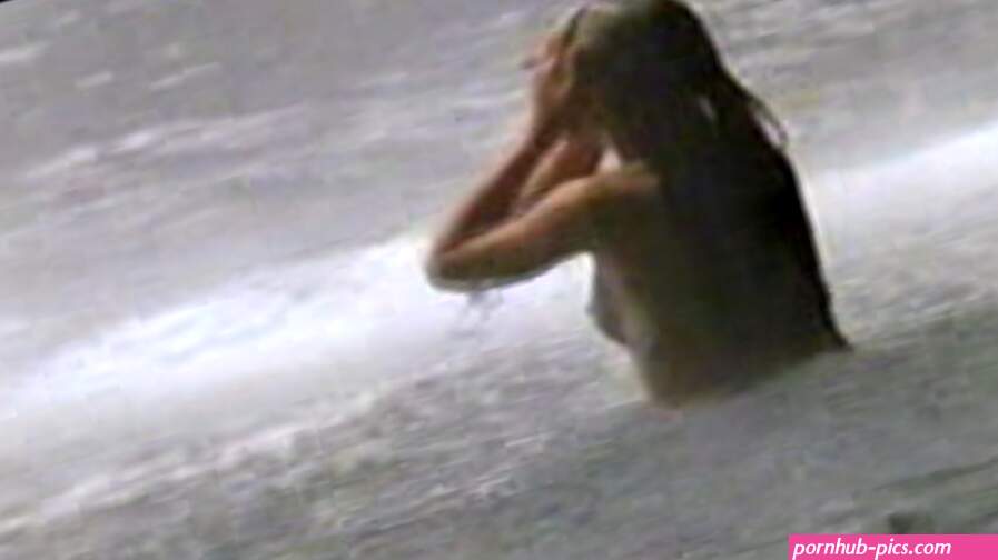 Naked Brooke Shields in The Blue Lagoon ANCENSORED