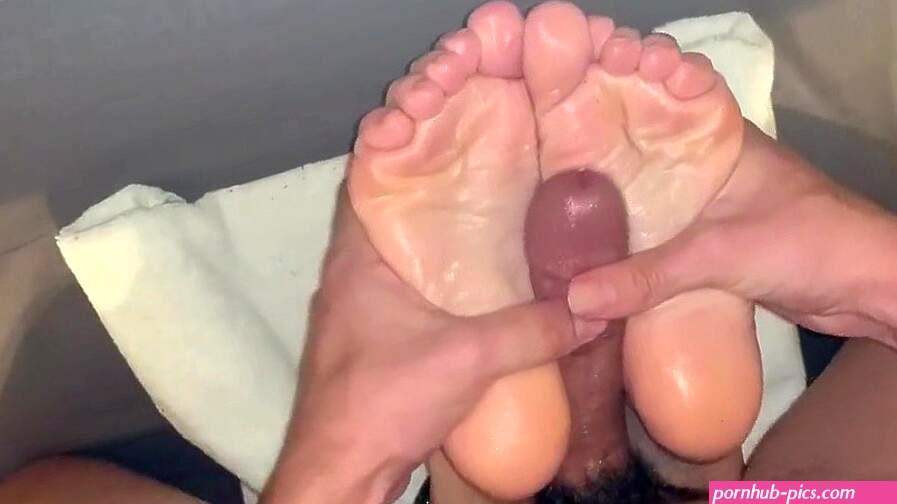 Brunette teen got her feet fucked: Babe Handjob Fetish Porn