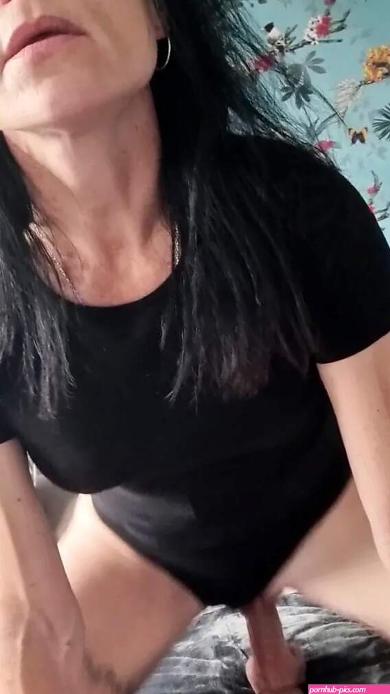 Sexy MILF Fingering Wet Pussy Until Cumming Hard Porn Videos
