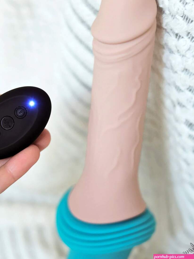 b-Vibe Realistic Thrusting Hamilton Park Electronics