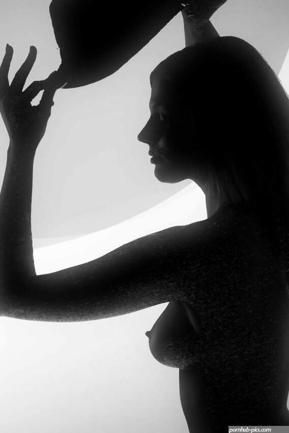 Silhouette Female Nude 4637.01-02