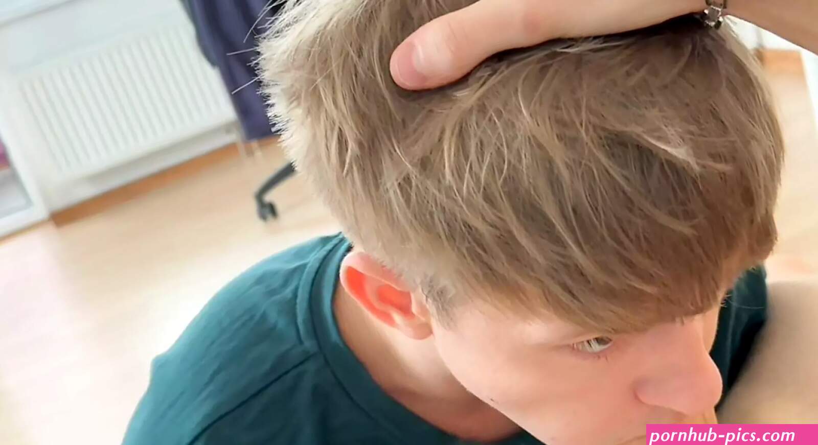 I gave a blowjob to a big dick a twink cumshot from a blowjob