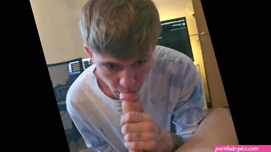 gave a blowjob to a twink student and brought him to orgasm