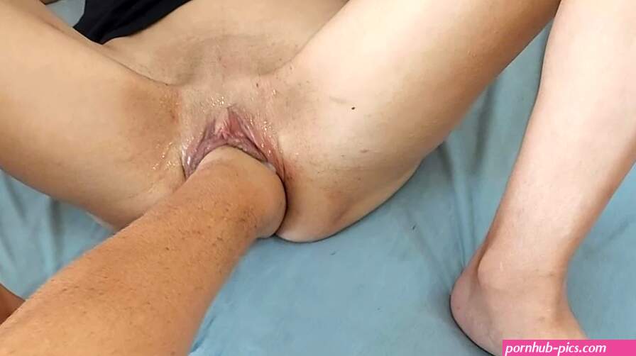 Free Hand in Pussy Porn Videos