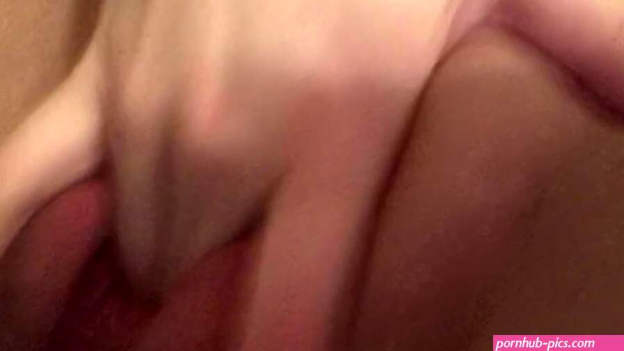 Lonely fingering my pussy