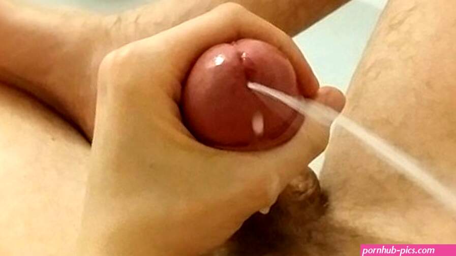 Amateur Guy Masturbating Taking a Bath